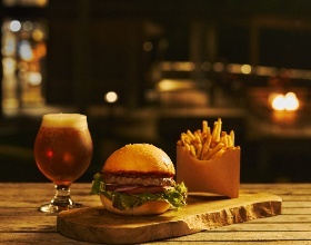 ハンバーガーとビール